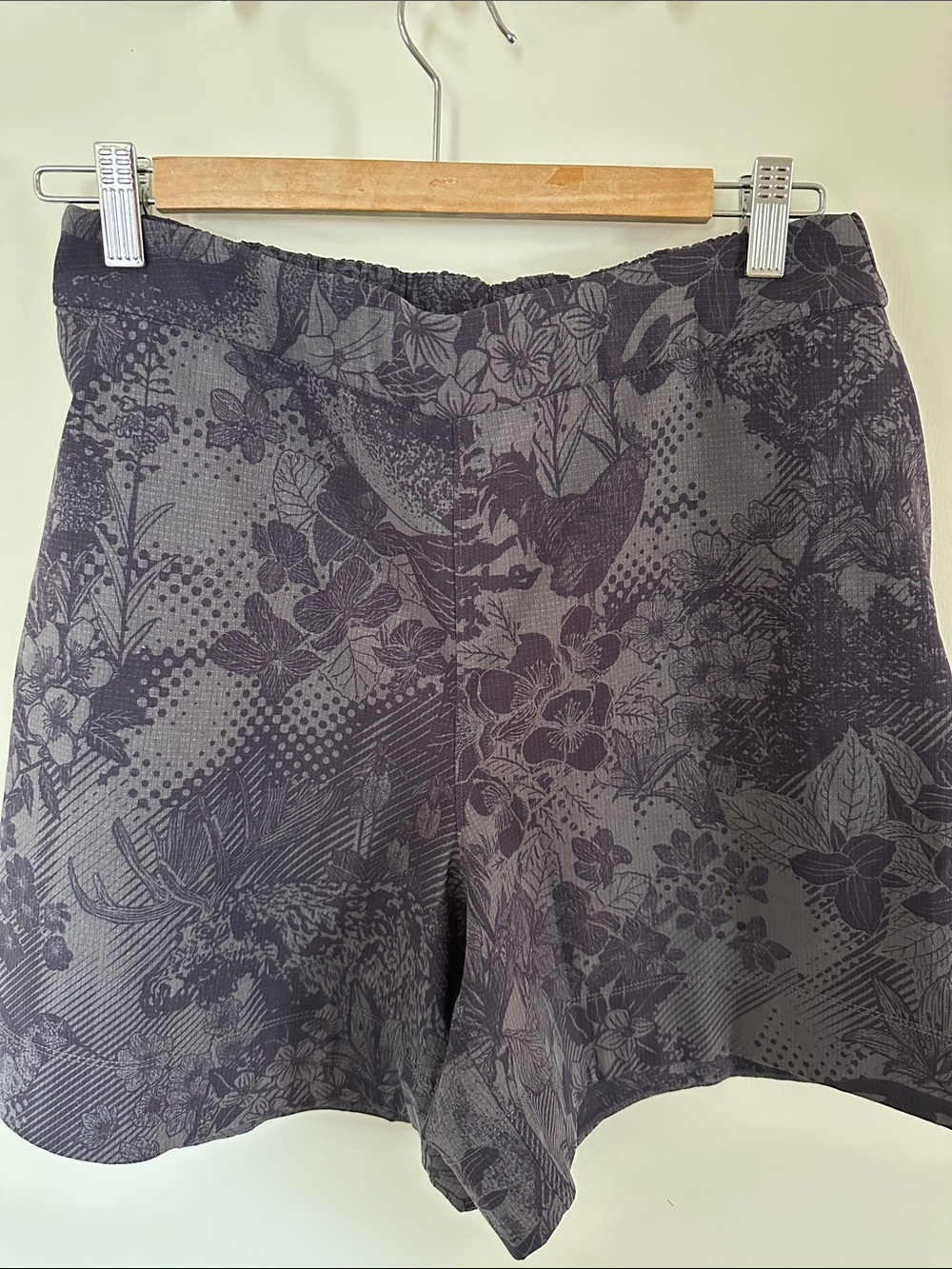 lululemon athletica Team Canada WovenAir high rise short
